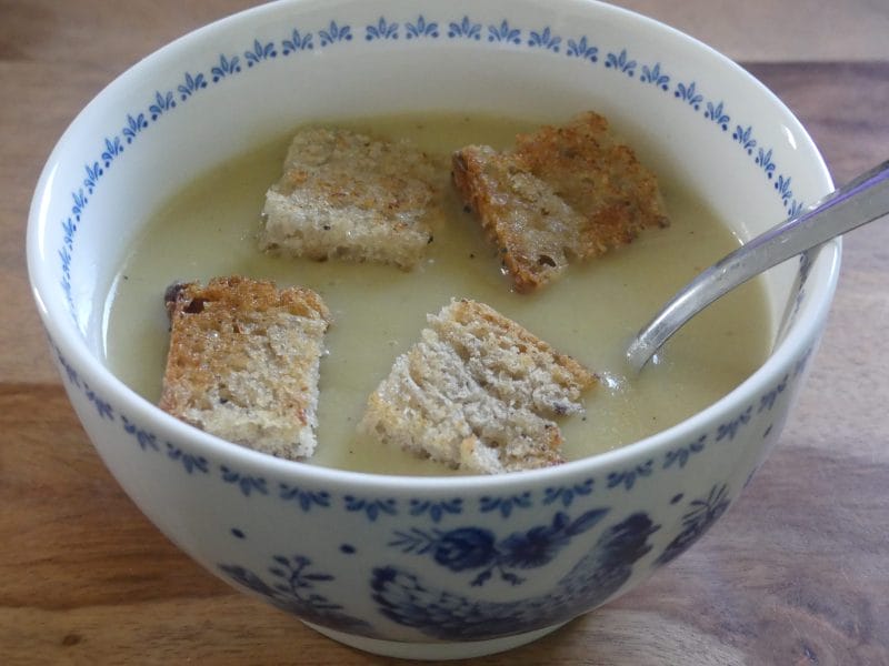 Cliquez pour zoomer ! Velouté à l’oignon et aux pommes de terre Thermomix par nadinemarie