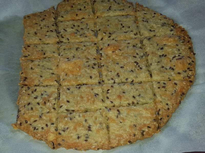 Cliquez pour zoomer ! Crackers salés à l’emmental et aux graines Thermomix par Paloum65