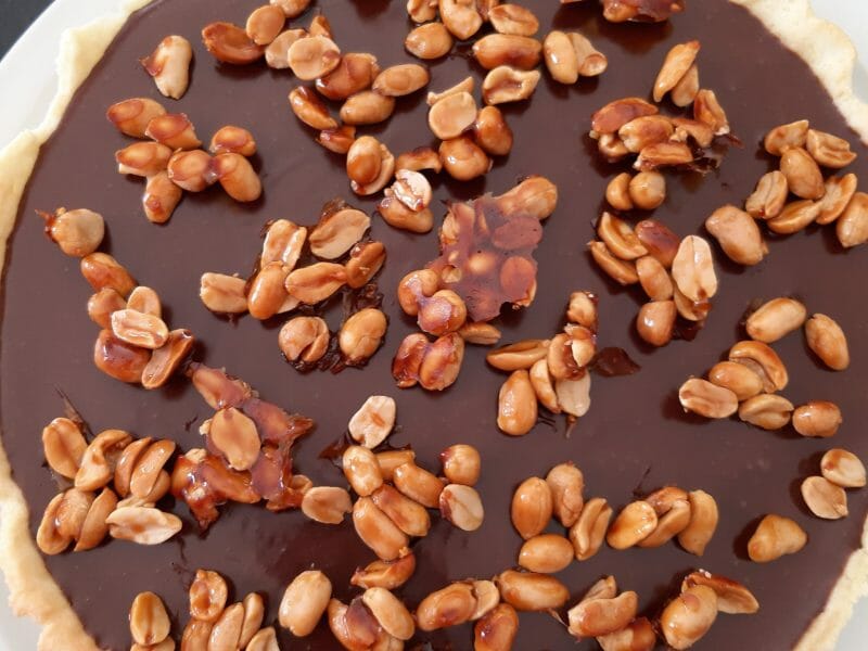Cliquez pour zoomer ! Tarte au chocolat et cacahuètes caramélisées Thermomix par miapulp