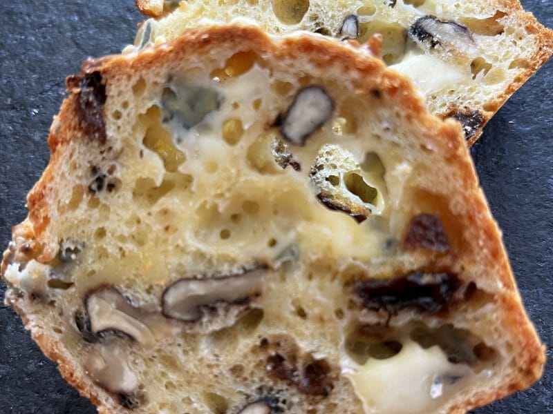 Cliquez pour zoomer ! Cake à la fourme d’Ambert, noix et raisins secs Thermomix par Dan19