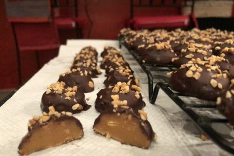 Cliquez pour zoomer ! Caramels aux cacahuètes enrobés de chocolat Thermomix par Dan19