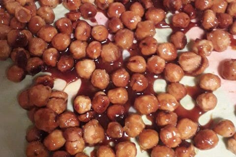 Cliquez pour zoomer ! Bûche pralinée aux éclats de noisettes caramélisés Thermomix par coquoergosum