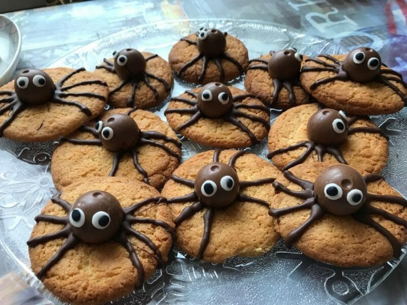 Cliquez pour zoomer ! Spider cookies (cookies araignées) Thermomix par NathalieH