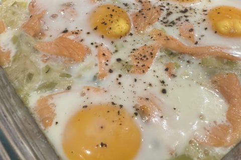Cliquez pour zoomer ! Oeufs cocotte poireaux et saumon fumé Thermomix par Ramirou91