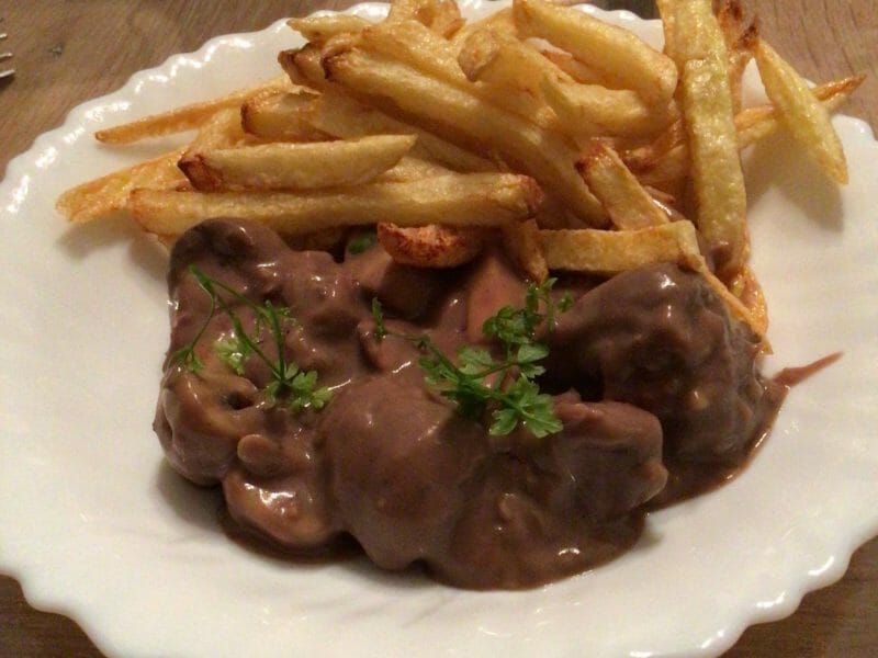Cliquez pour zoomer ! Rognons de porc sauce madère Thermomix par celine_29260