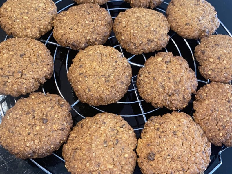Cliquez pour zoomer ! Biscuits aux flocons d’avoine, cacahuètes et chocolat Thermomix par marie-christine_30