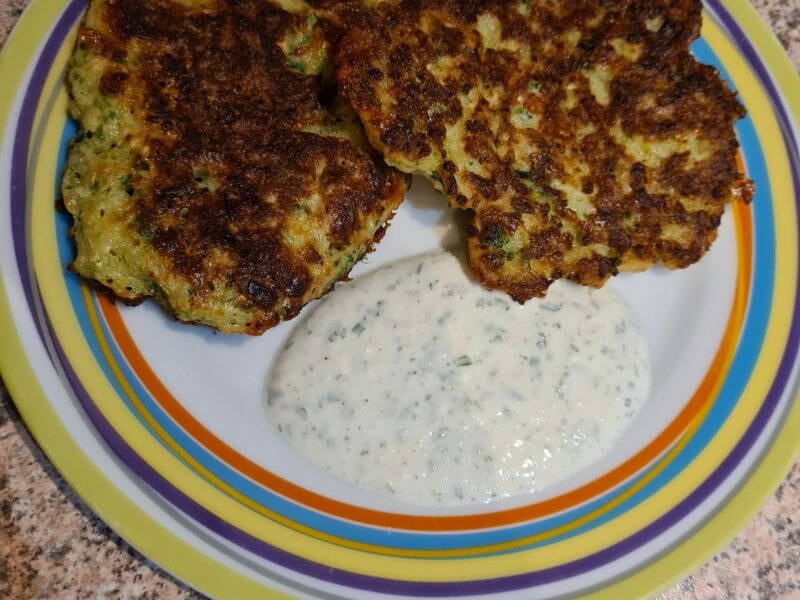 Cliquez pour zoomer ! Galettes de chou-fleur et sauce yaourt Thermomix par nathalie_828