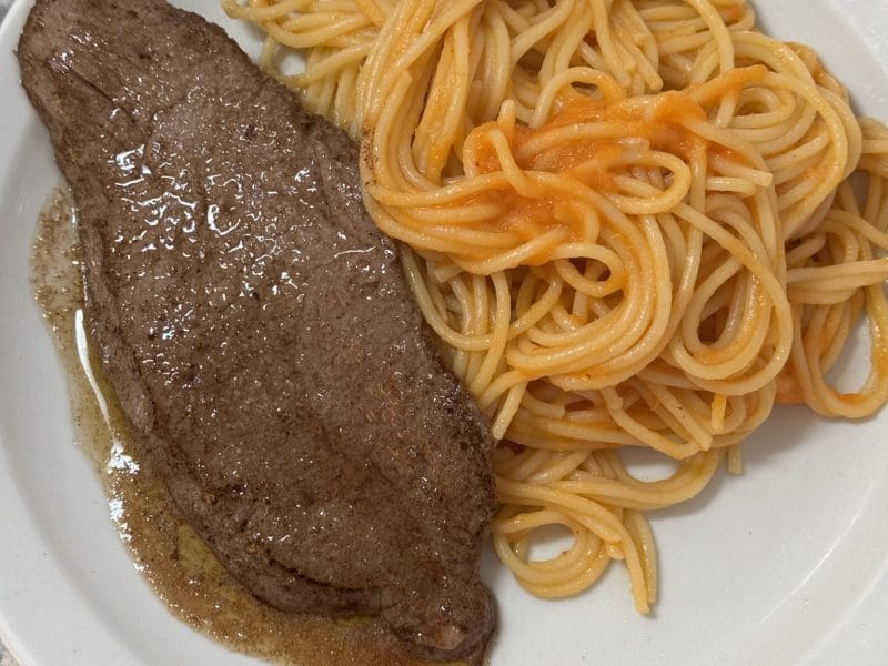 Cliquez pour zoomer ! Pâtes aux tomates et poivrons Thermomix par Coconini