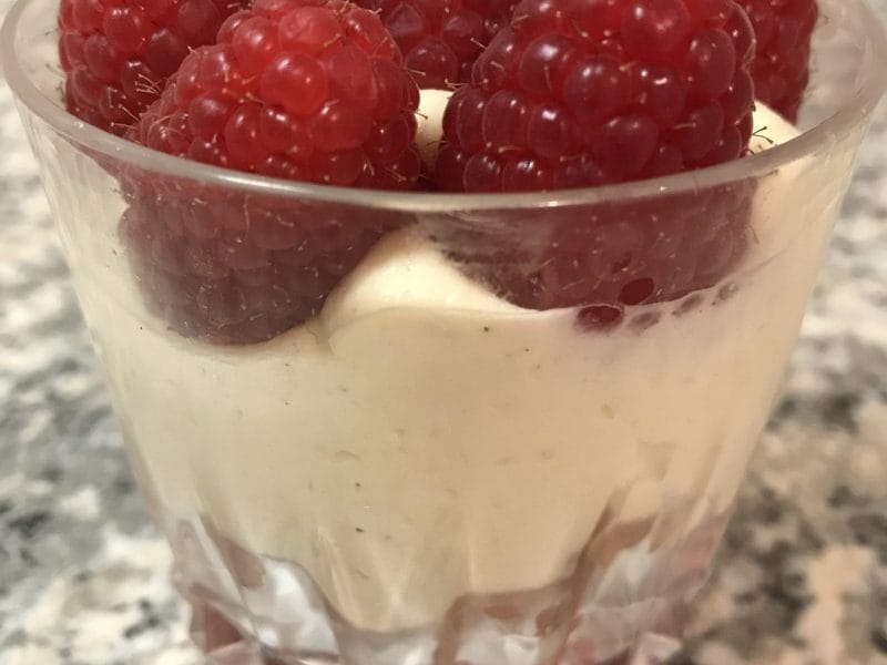 Cliquez pour zoomer ! Tiramisu à l’ananas et son coulis de framboises Thermomix par Coconini