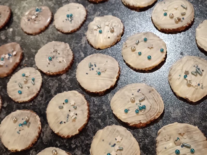 Cliquez pour zoomer ! Sablés bonhomme de neige fondu Thermomix par ams54