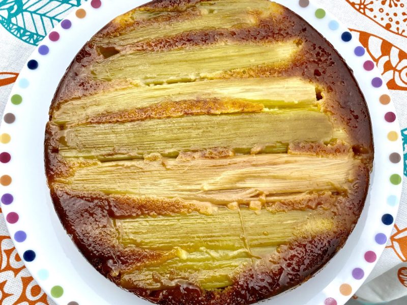 Cliquez pour zoomer ! Gâteau renversé à la rhubarbe et caramel au beurre salé Thermomix par claudia_47