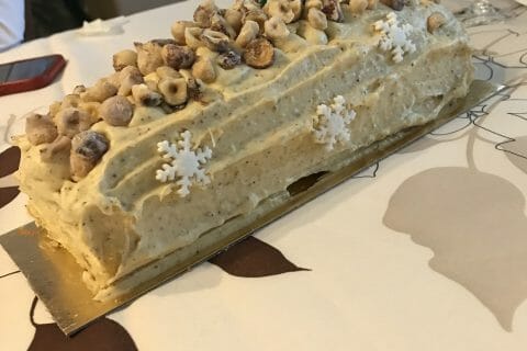 Cliquez pour zoomer ! Bûche pralinée aux éclats de noisettes caramélisés Thermomix par stephanie_986