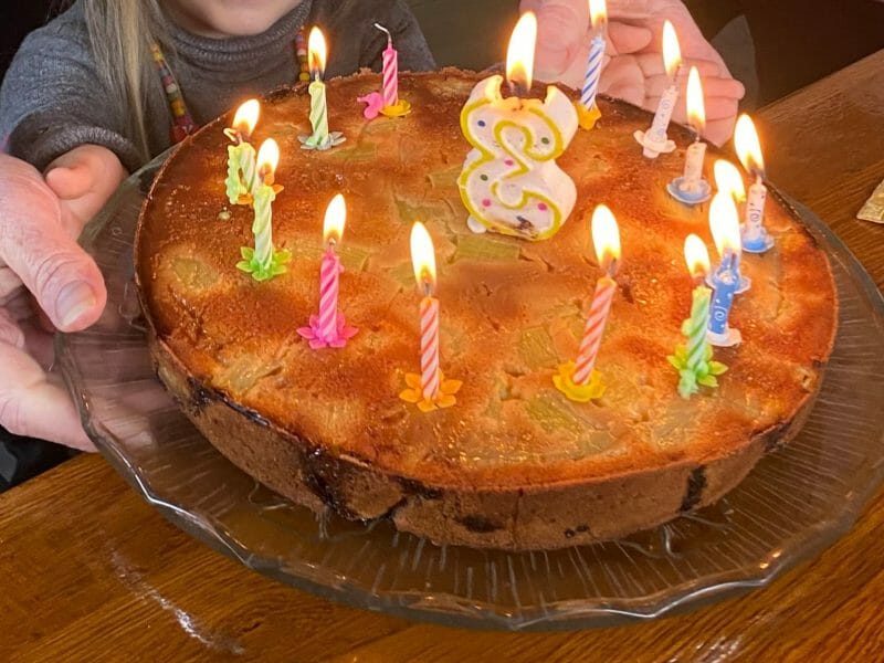 Cliquez pour zoomer ! Gâteau renversé à la rhubarbe et caramel au beurre salé Thermomix par blandine39100