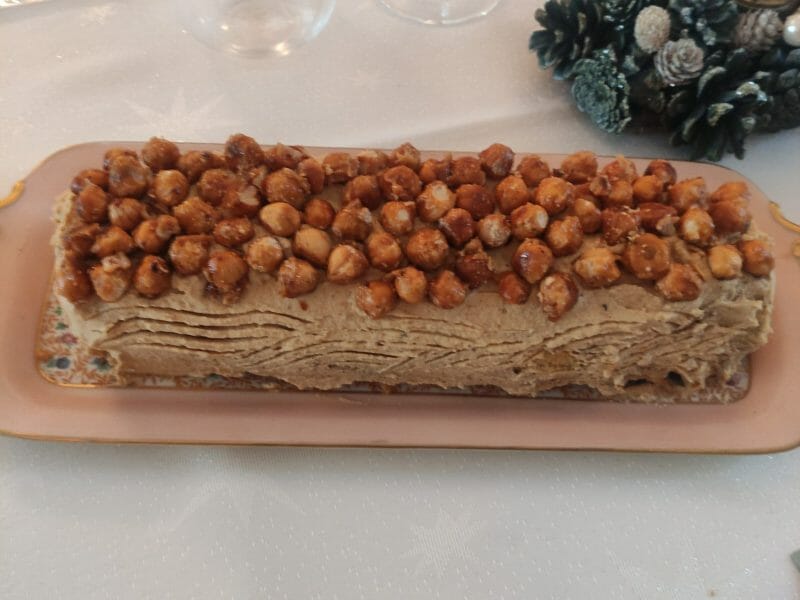 Bûche pralinée aux éclats de noisettes caramélisés Thermomix par miranda24