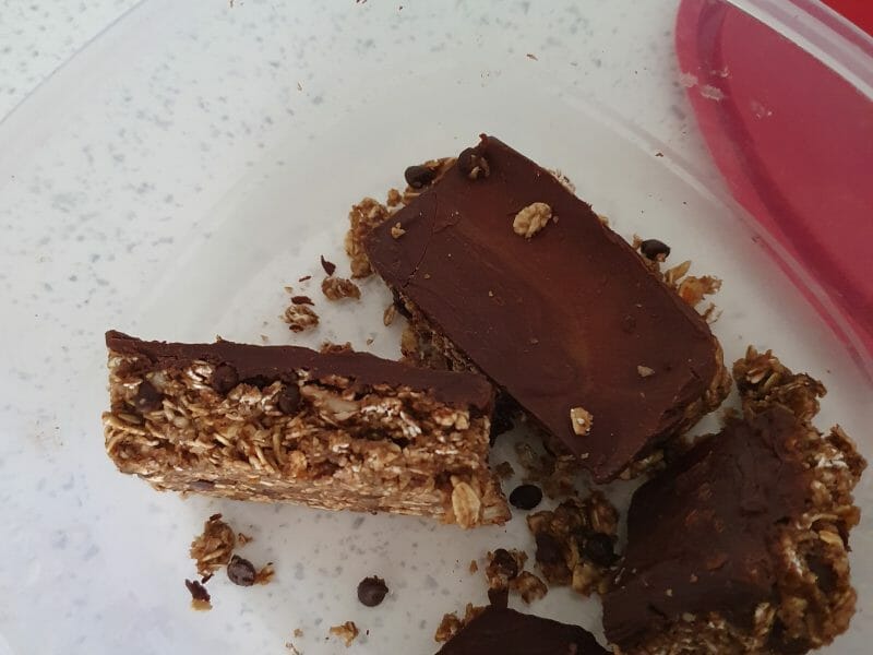 Cliquez pour zoomer ! Barres de céréales à l’avoine, noisettes, banane et chocolat Thermomix par Kikeka