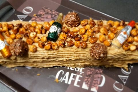 Cliquez pour zoomer ! Bûche pralinée aux éclats de noisettes caramélisés Thermomix par Lucky