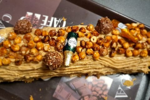 Cliquez pour zoomer ! Bûche pralinée aux éclats de noisettes caramélisés Thermomix par Lucky