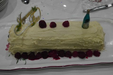 Cliquez pour zoomer ! Bûche de Noël framboises et chocolat blanc Thermomix par AstrideC