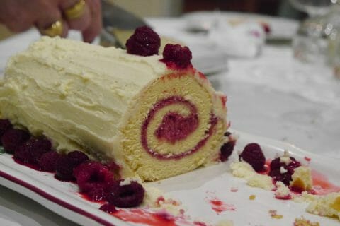Cliquez pour zoomer ! Bûche de Noël framboises et chocolat blanc Thermomix par AstrideC
