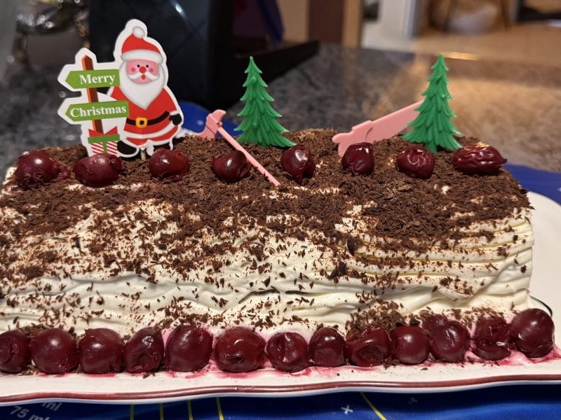 Cliquez pour zoomer ! Bûche forêt noire Thermomix par AstrideC