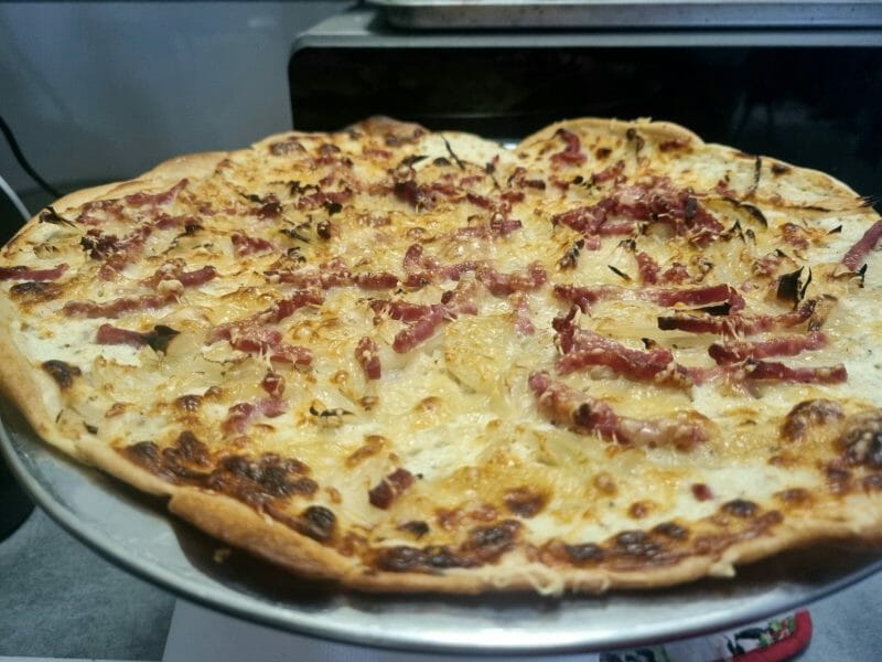 Cliquez pour zoomer ! Tarte flambée rapide au saumon fumé Thermomix par gorgo