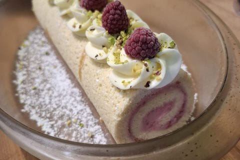 Cliquez pour zoomer ! Bûche de Noël framboises et chocolat blanc Thermomix par o0blandine0o