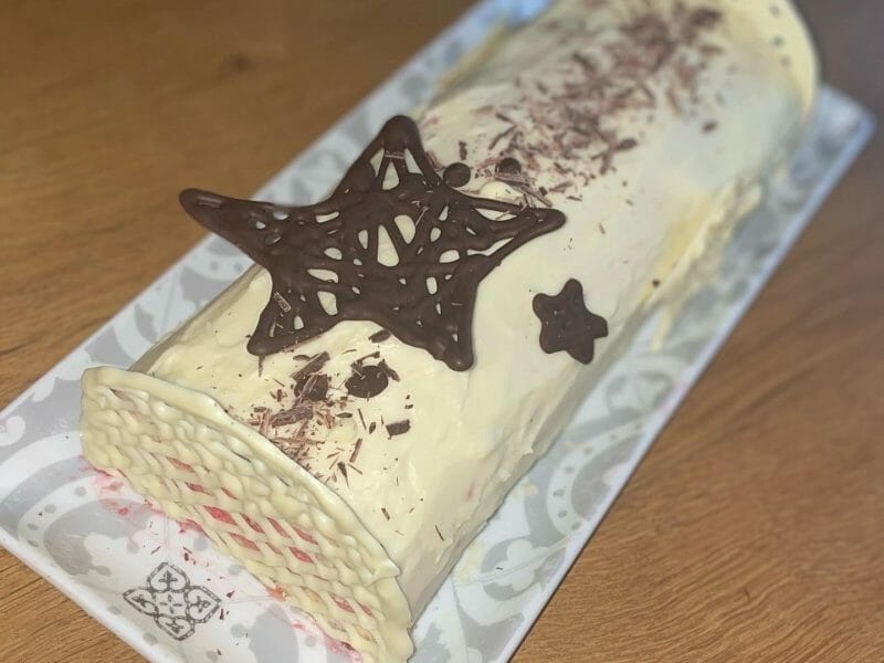 Cliquez pour zoomer ! Bûche de Noël framboises et chocolat blanc Thermomix par Tony et Ludi