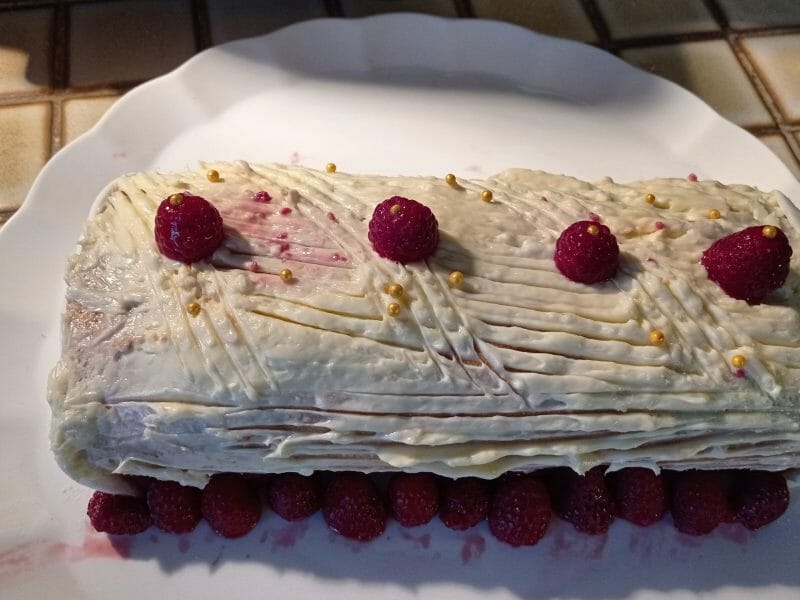 Cliquez pour zoomer ! Bûche de Noël framboises et chocolat blanc Thermomix par christelle_554