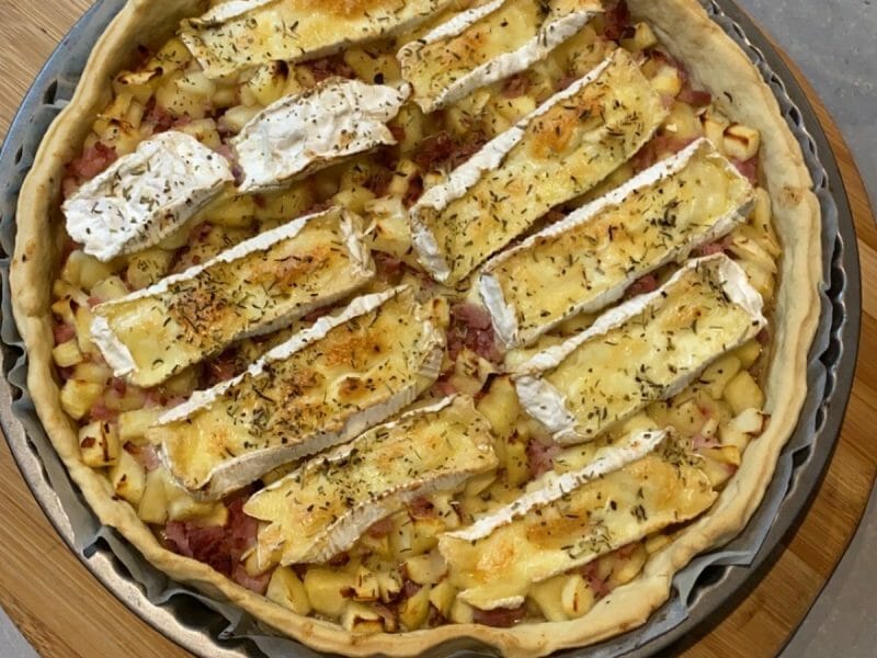 Cliquez pour zoomer ! Tarte au camembert, pommes et lardons Thermomix par julie_1057