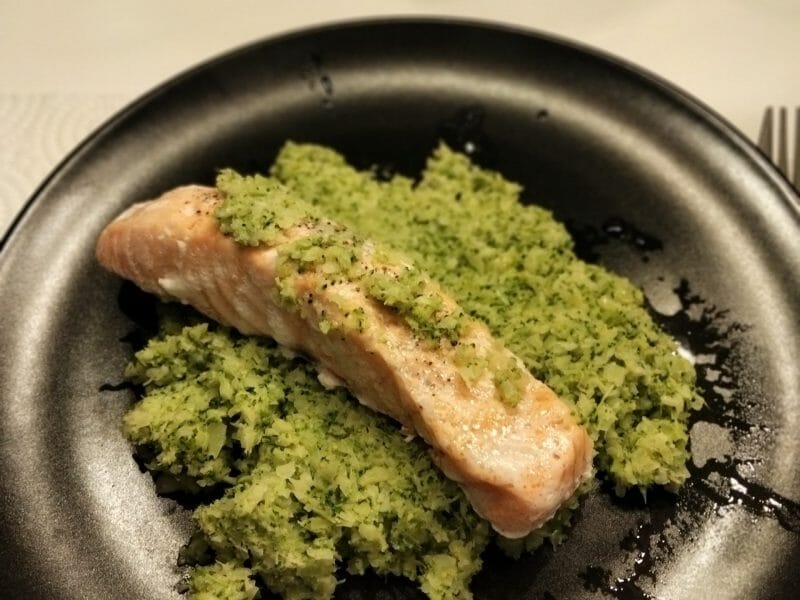 Cliquez pour zoomer ! Saumon sur purée de brocolis Thermomix par sophiec39