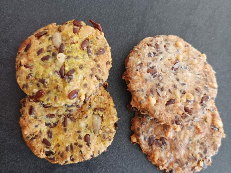 Cliquez pour zoomer ! Crackers salés à l’emmental et aux graines Thermomix par tchoomi