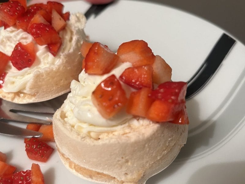Cliquez pour zoomer ! Mini pavlova aux fraises Thermomix par lulu76120