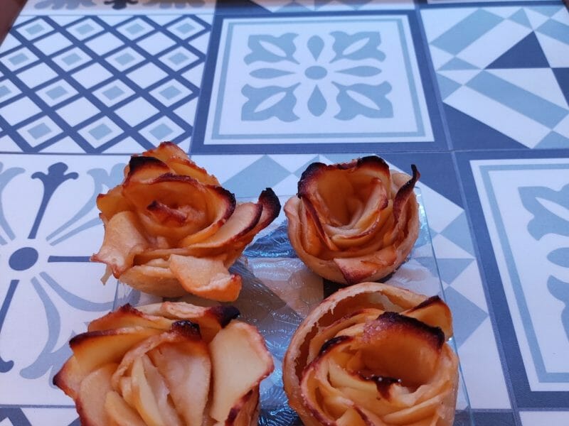 Cliquez pour zoomer ! Roses feuilletées aux pommes Thermomix par choupi61