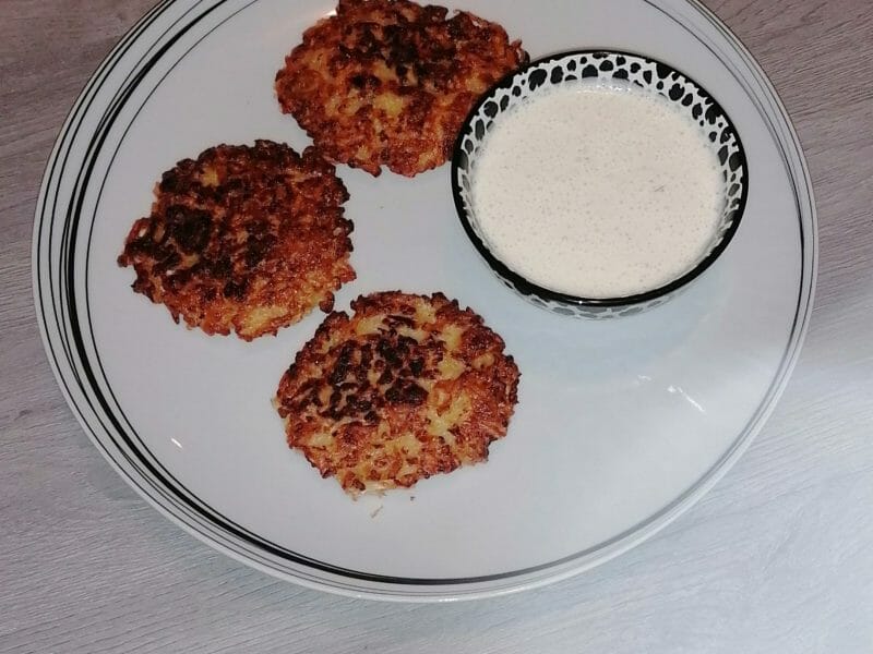 Cliquez pour zoomer ! Galettes de chou-fleur et sauce yaourt Thermomix par manuediego