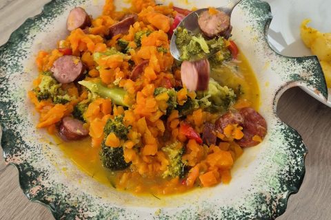 Cliquez pour zoomer ! Ragoût de légumes, pommes de terre et saucisses Thermomix par wisajoso