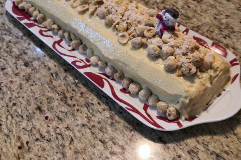 Cliquez pour zoomer ! Bûche pralinée aux éclats de noisettes caramélisés Thermomix par Jerome57140