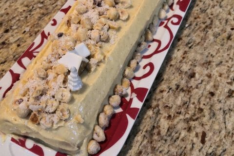 Cliquez pour zoomer ! Bûche pralinée aux éclats de noisettes caramélisés Thermomix par Jerome57140