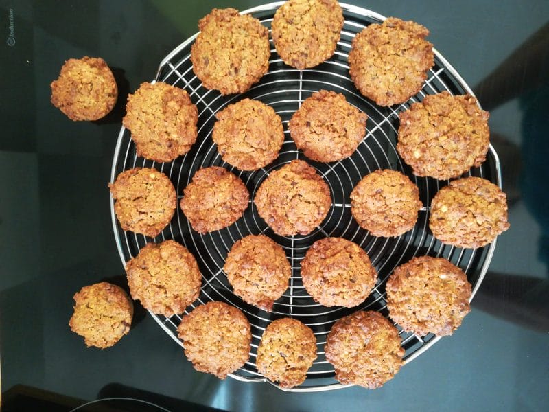Cliquez pour zoomer ! Biscuits aux flocons d’avoine, cacahuètes et chocolat Thermomix par lagam
