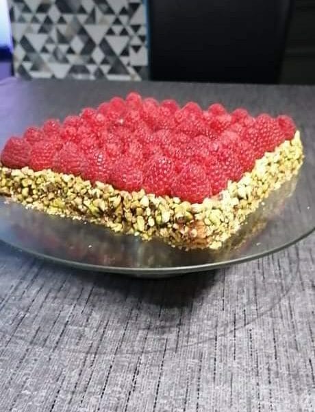 Cliquez pour zoomer ! Tartelettes framboises sur crème d’amande et pistache Thermomix par lindsay_31