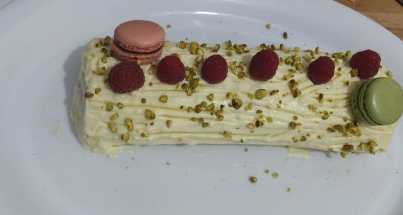 Cliquez pour zoomer ! Bûche de Noël framboises et chocolat blanc Thermomix par thya_1