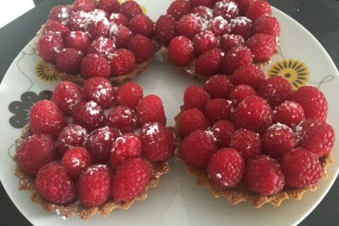 Cliquez pour zoomer ! Tartelettes framboises sur crème d’amande et pistache Thermomix par LadyDi Tahiti