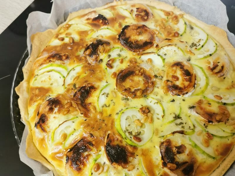 Cliquez pour zoomer ! Tarte courgettes, chèvre et pignons de pin Thermomix par cookandjuju