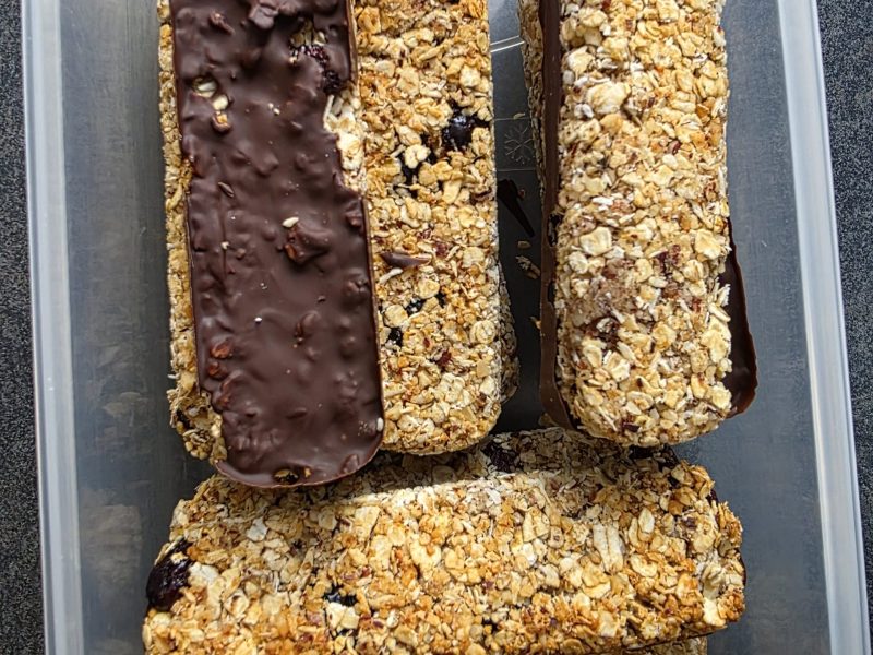 Cliquez pour zoomer ! Barres de céréales à l’avoine, noisettes, banane et chocolat Thermomix par meltheo