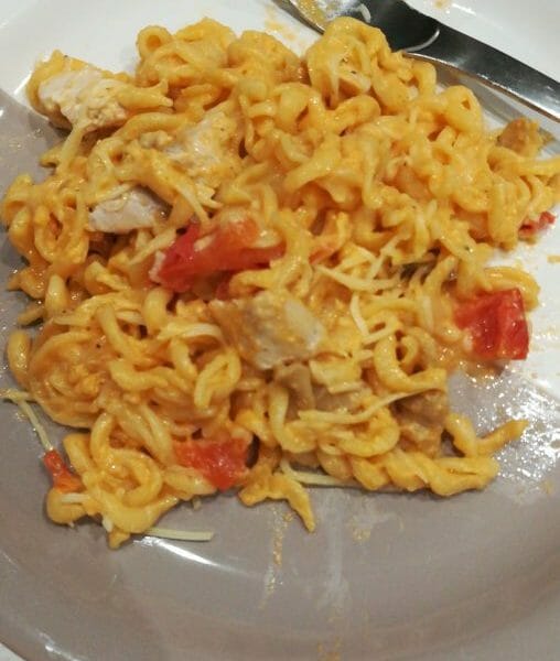 Cliquez pour zoomer ! Pennes au poulet, tomates et champignons Thermomix par Aichouch