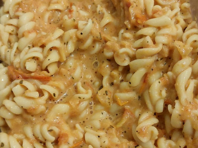 Cliquez pour zoomer ! Pâtes sauce rosée ail et basilic Thermomix par floflo76650