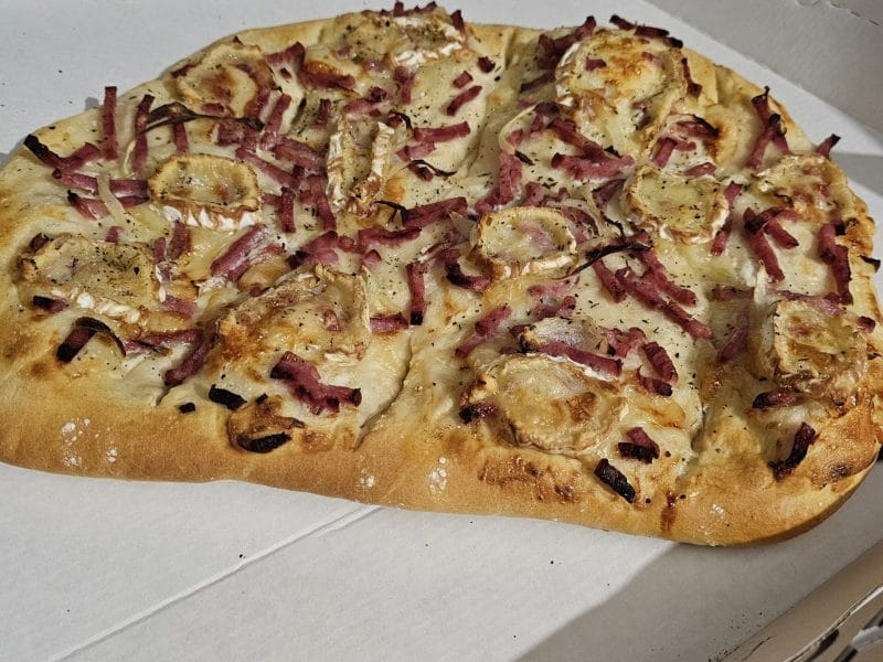 Cliquez pour zoomer ! Fougasse chèvre et lardons Thermomix par cuistovivi