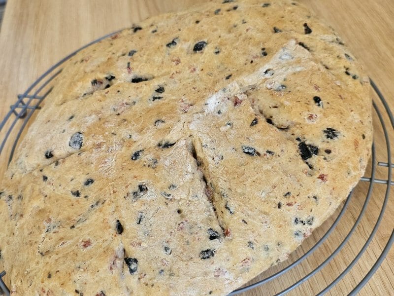 Cliquez pour zoomer ! Fougasse olives et lardons Thermomix par cuistovivi