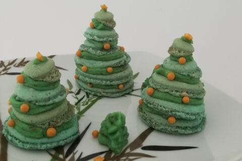 Cliquez pour zoomer ! Sapins de macarons à la framboise Thermomix par Enola1702