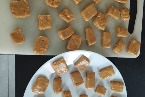 Cliquez pour zoomer ! Caramels aux cacahuètes enrobés de chocolat Thermomix par anaelle21390
