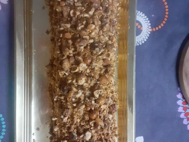 Cliquez pour zoomer ! Bûche pralinée aux éclats de noisettes caramélisés Thermomix par melanie_865